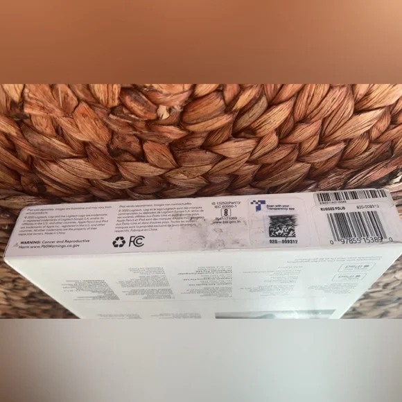 Logitech Rugged Folio Keyboard Case for Apple iPad 7th & 8th Generation - Picture 3 of 13